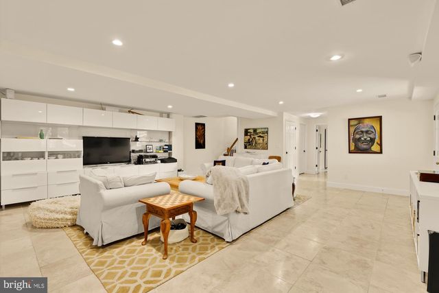 3111 CHAIN BRIDGE RD NW, Washington, DC 20016