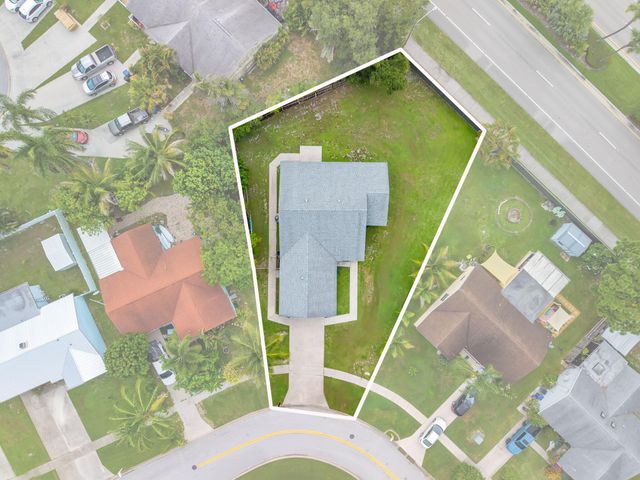 119 Lakeside Circle, Jupiter, FL 33458
