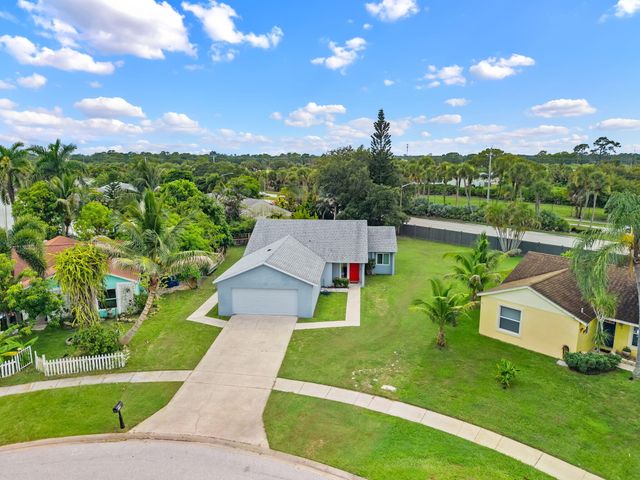 119 Lakeside Circle, Jupiter, FL 33458