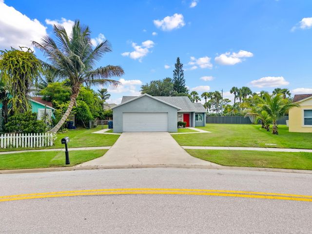119 Lakeside Circle, Jupiter, FL 33458
