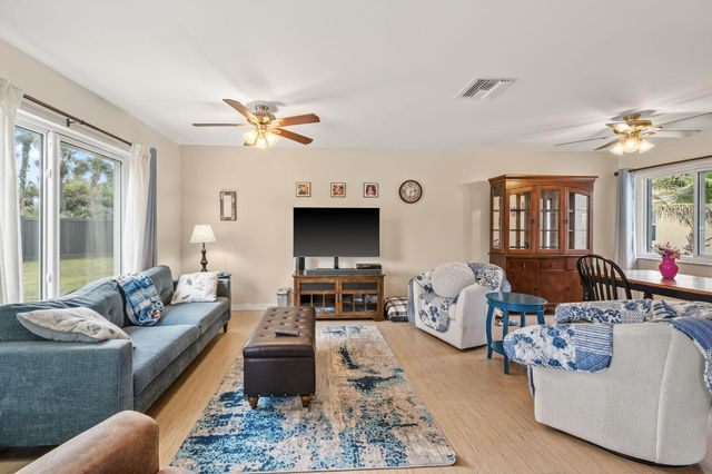 119 Lakeside Circle, Jupiter, FL 33458