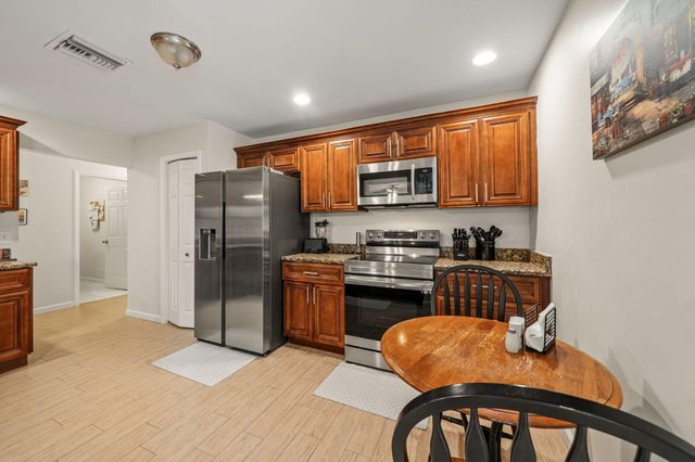 119 Lakeside Circle, Jupiter, FL 33458