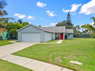 119 Lakeside Circle, Jupiter, FL 33458