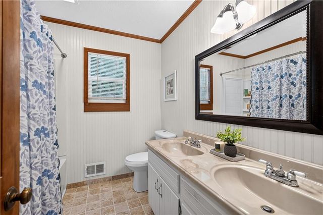 208 Nacoochee Drive, Woodstock, GA 30188