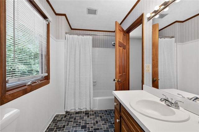 208 Nacoochee Drive, Woodstock, GA 30188