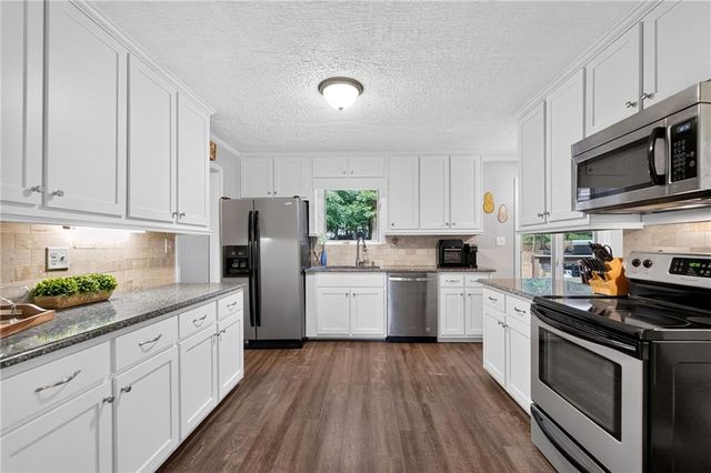 208 Nacoochee Drive, Woodstock, GA 30188
