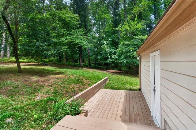 208 Nacoochee Drive, Woodstock, GA 30188