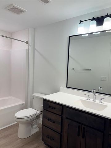 9217 24th Avenue, Eau Claire, WI 54703