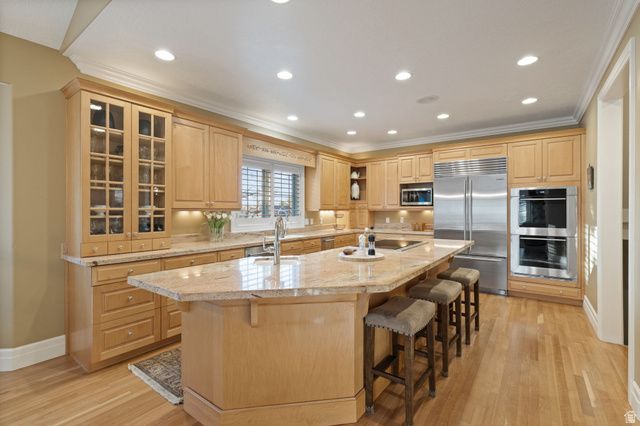 8266 S CREEK HOLLOW CV, Cottonwood Heights, UT 84093