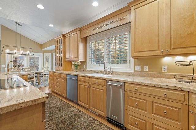 8266 S CREEK HOLLOW CV, Cottonwood Heights, UT 84093