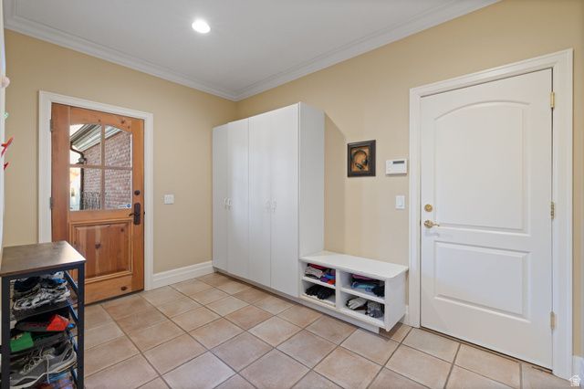 8266 S CREEK HOLLOW CV, Cottonwood Heights, UT 84093