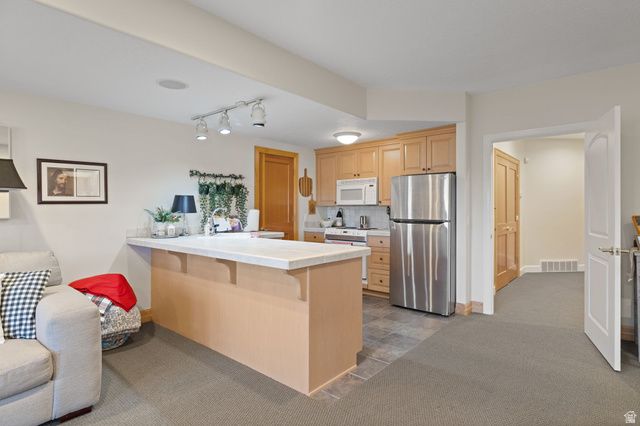 8266 S CREEK HOLLOW CV, Cottonwood Heights, UT 84093