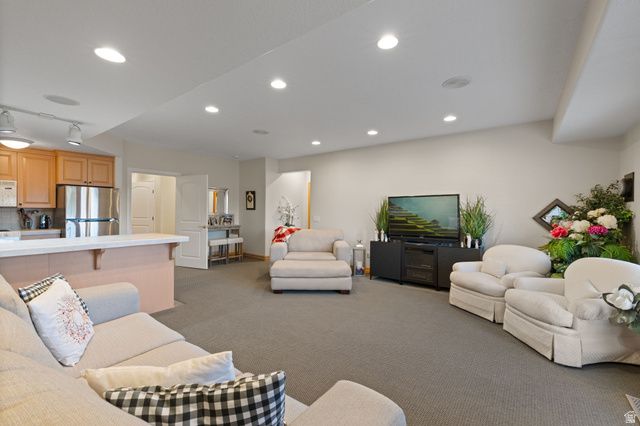 8266 S CREEK HOLLOW CV, Cottonwood Heights, UT 84093