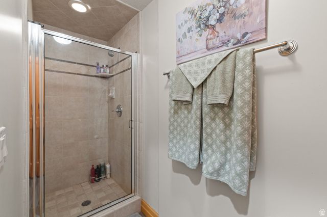 8266 S CREEK HOLLOW CV, Cottonwood Heights, UT 84093