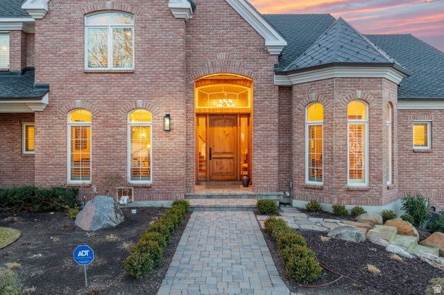 8266 S CREEK HOLLOW CV, Cottonwood Heights, UT 84093