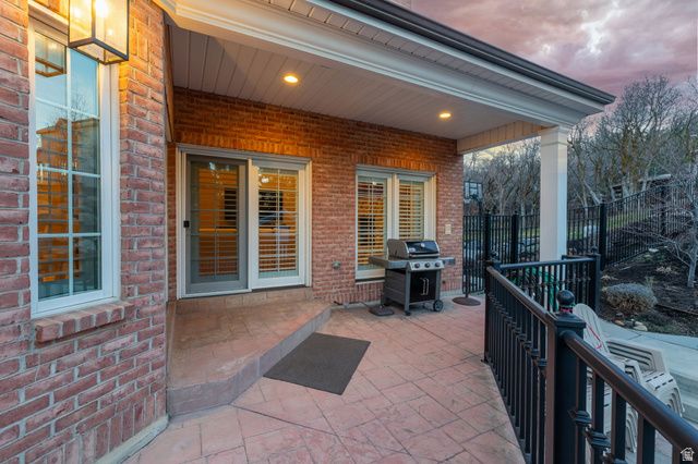 8266 S CREEK HOLLOW CV, Cottonwood Heights, UT 84093