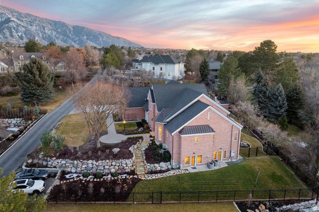 8266 S CREEK HOLLOW CV, Cottonwood Heights, UT 84093