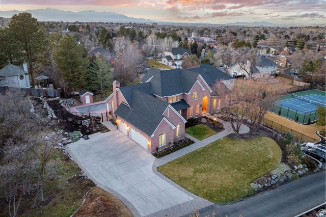 8266 S CREEK HOLLOW CV, Cottonwood Heights, UT 84093