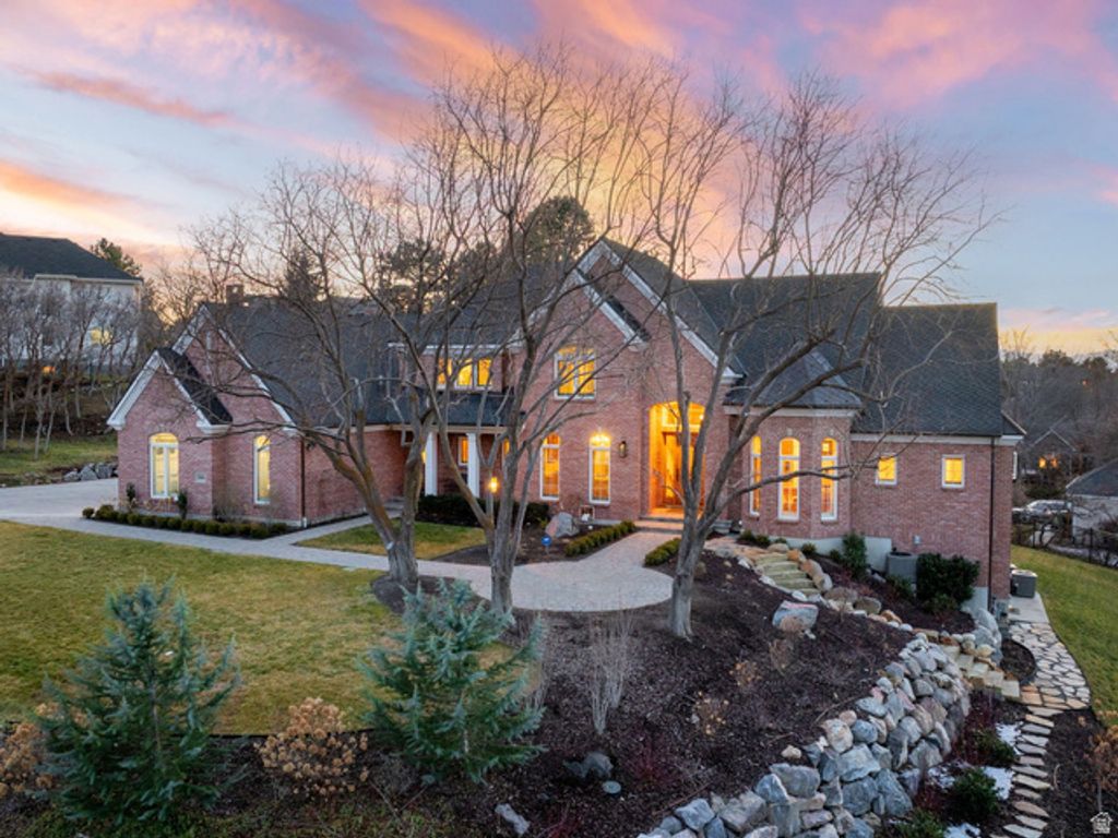 8266 S CREEK HOLLOW CV, Cottonwood Heights, UT 84093