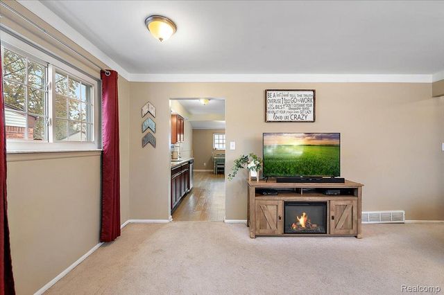 18053 S Wind Drive, Fraser, MI 48026