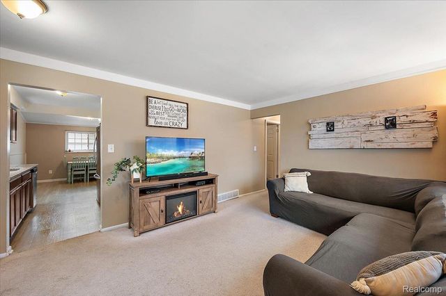 18053 S Wind Drive, Fraser, MI 48026