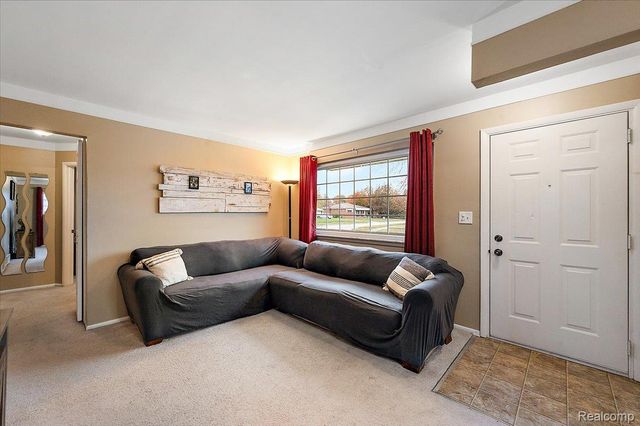 18053 S Wind Drive, Fraser, MI 48026