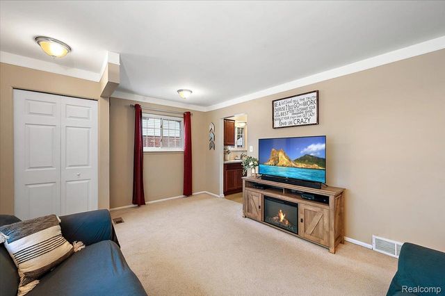 18053 S Wind Drive, Fraser, MI 48026