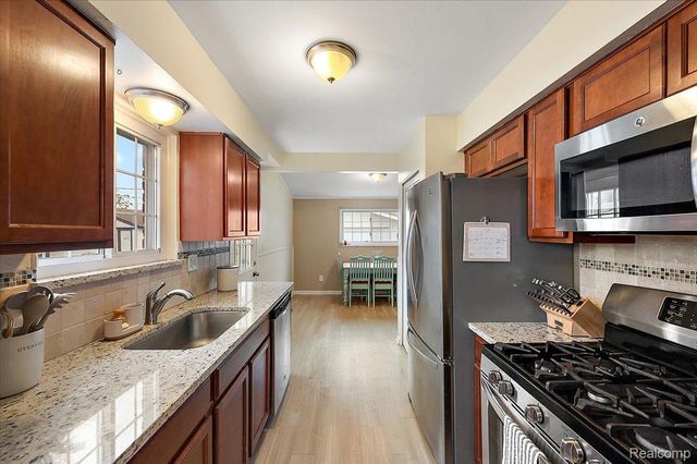 18053 S Wind Drive, Fraser, MI 48026