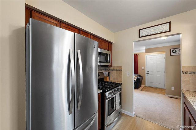 18053 S Wind Drive, Fraser, MI 48026