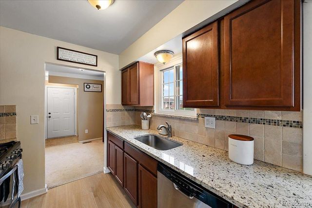 18053 S Wind Drive, Fraser, MI 48026