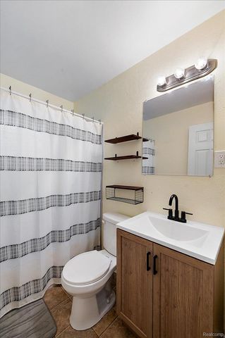 18053 S Wind Drive, Fraser, MI 48026