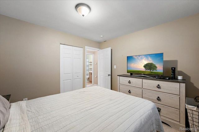 18053 S Wind Drive, Fraser, MI 48026