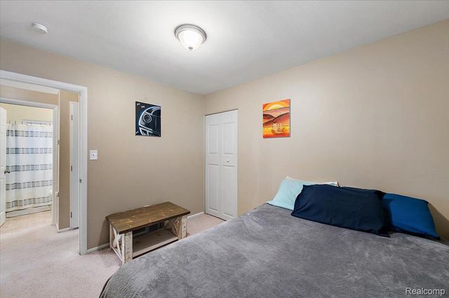 18053 S Wind Drive, Fraser, MI 48026