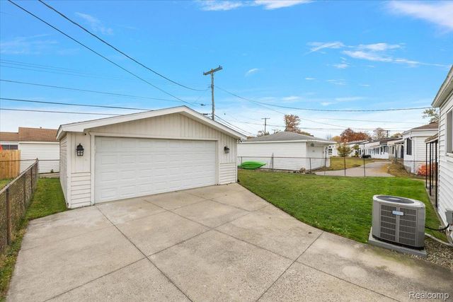 18053 S Wind Drive, Fraser, MI 48026