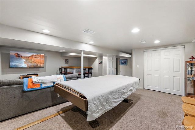 18053 S Wind Drive, Fraser, MI 48026