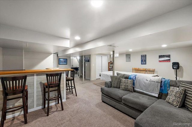 18053 S Wind Drive, Fraser, MI 48026