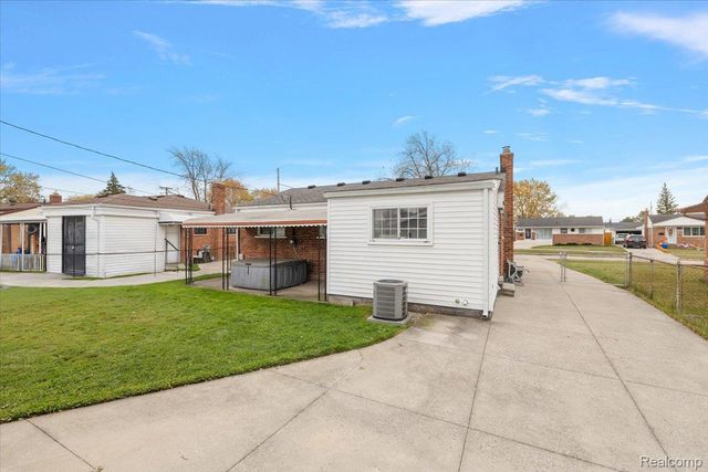 18053 S Wind Drive, Fraser, MI 48026