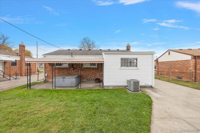 18053 S Wind Drive, Fraser, MI 48026