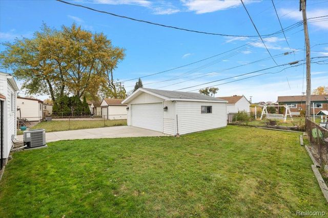 18053 S Wind Drive, Fraser, MI 48026