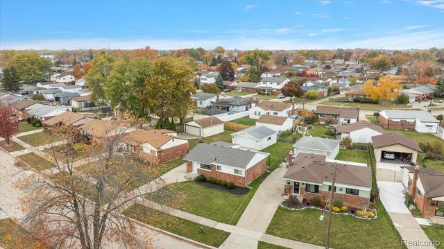 18053 S Wind Drive, Fraser, MI 48026