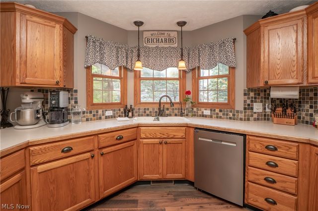 304 Rodeo Circle, Louisville, OH 44641