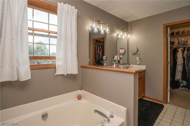 304 Rodeo Circle, Louisville, OH 44641