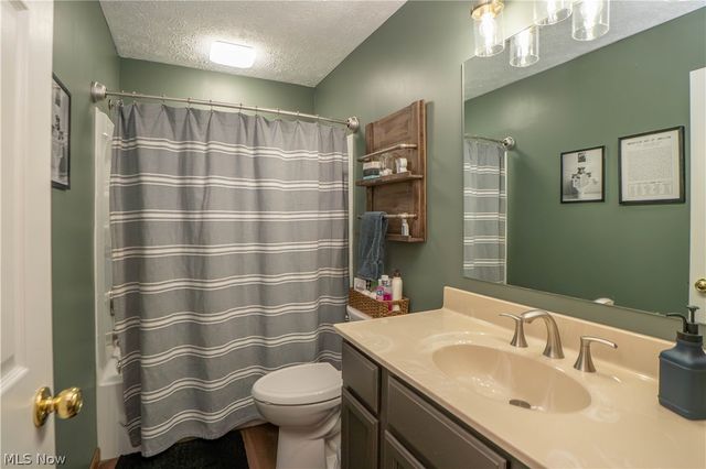 304 Rodeo Circle, Louisville, OH 44641