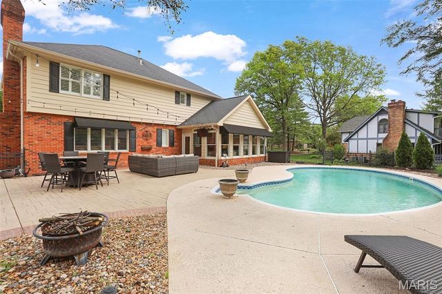 6 Pinebrook Court, Edwardsville, IL 62025