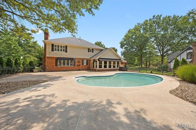 6 Pinebrook Court, Edwardsville, IL 62025