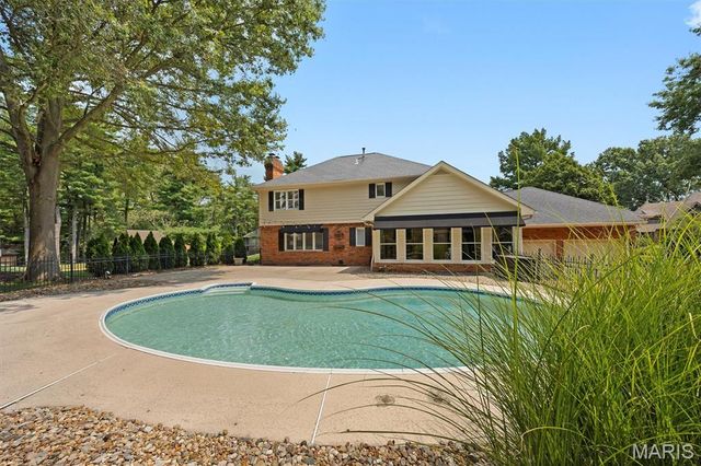 6 Pinebrook Court, Edwardsville, IL 62025