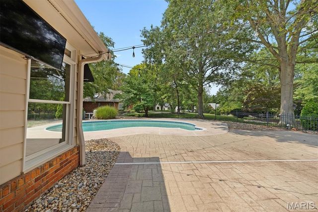 6 Pinebrook Court, Edwardsville, IL 62025