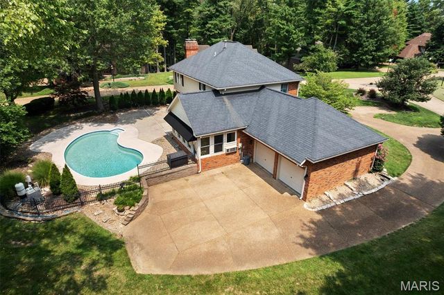 6 Pinebrook Court, Edwardsville, IL 62025