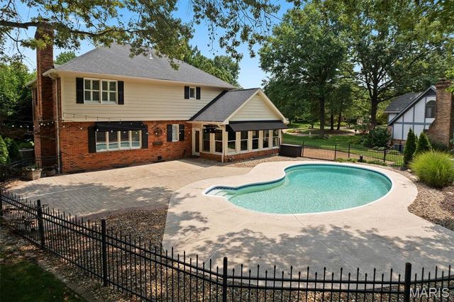 6 Pinebrook Court, Edwardsville, IL 62025