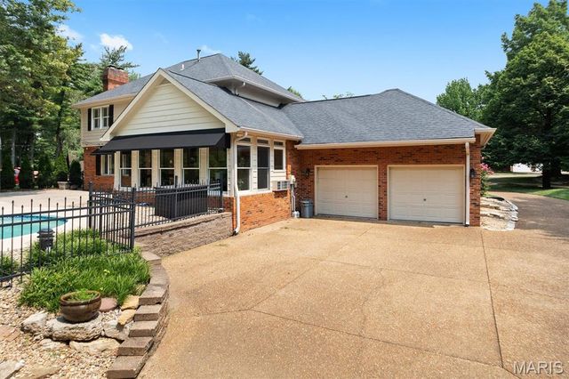 6 Pinebrook Court, Edwardsville, IL 62025